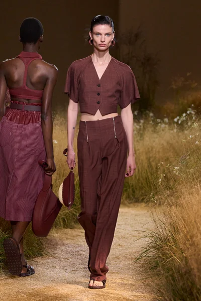 Look 10